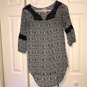 Three-quarter length blouse